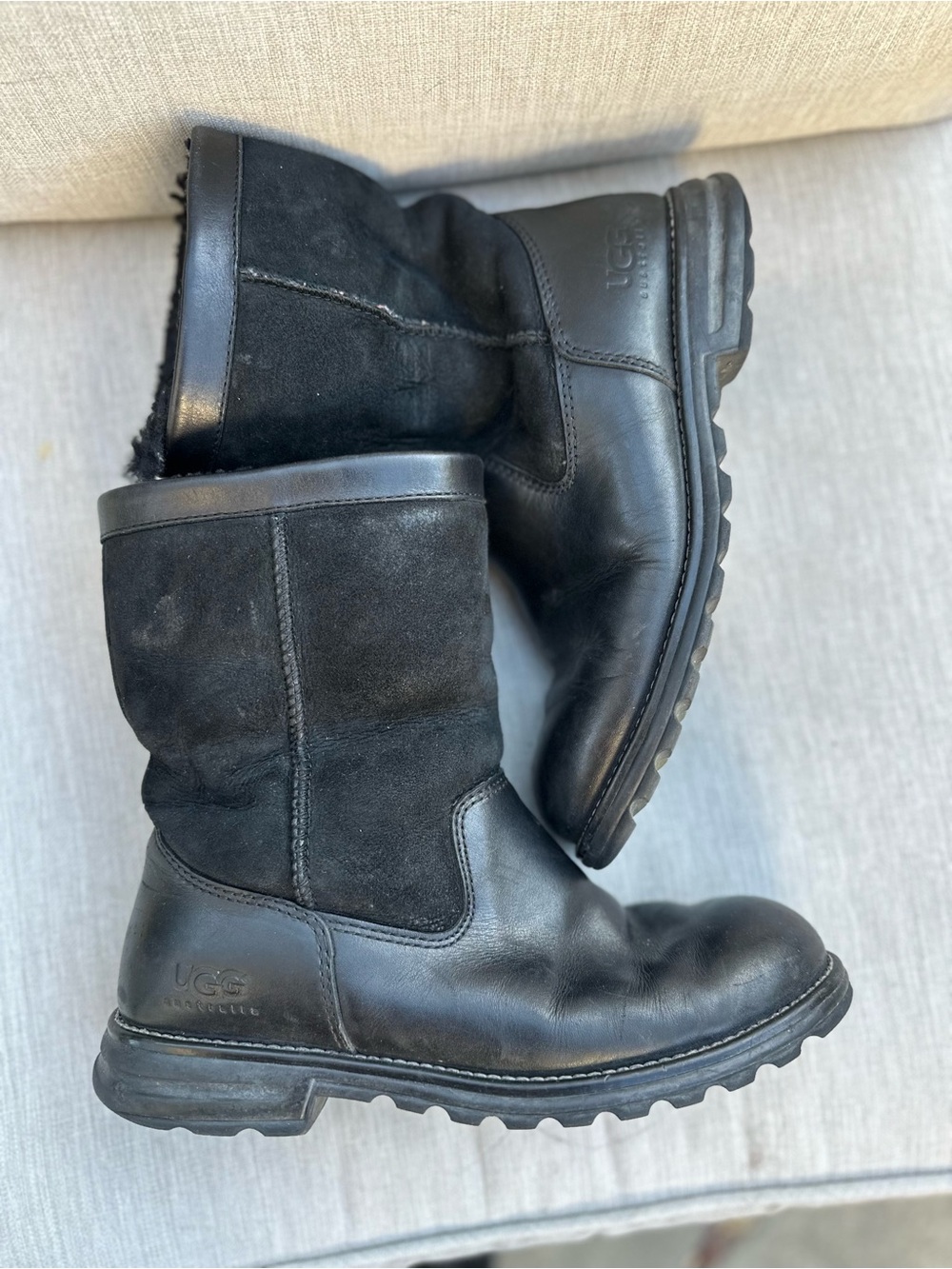Black UGG Men’s Beacon Boots size 9